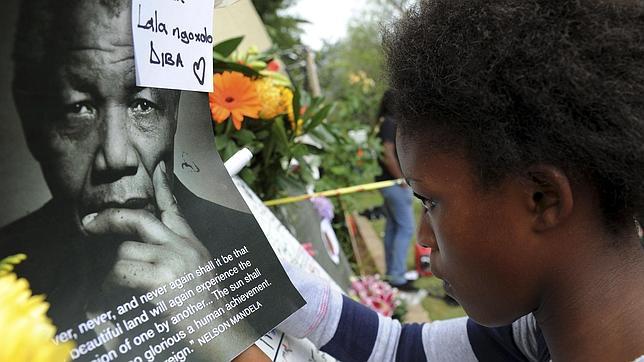 Sudáfrica se emborracha del espíritu de Nelson Mandela tras su muerte