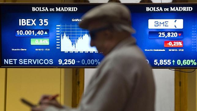 El Ibex se deja un 4,4% en la semana, pero salva «in extremis» los 9.400 puntos
