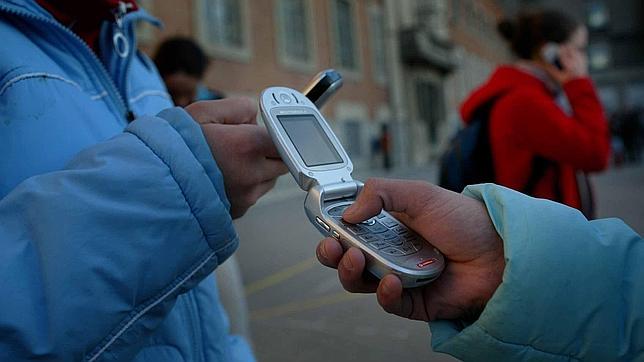 Qué hacer si tu hijo es víctima de acoso escolar a través de Line, WhatsApp o Snapchat