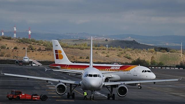 La UE aprueba el uso de móviles y tabletas en los aviones durante el despegue y aterrizaje