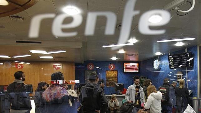 Fomento garantiza a los sindicatos de Renfe que si opta por un ERE será «voluntario»