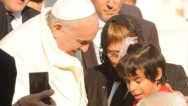 El Papa Francisco hace realidad el sueño de una niña ciega