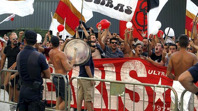 El grupo ultra Biris Norte, durante una de las protestas llevadas a cabo el curso pasado