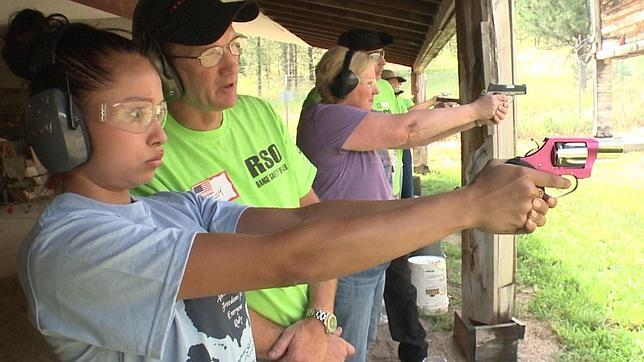 Debate sobre la cultura de las armas, un año después de la matanza de Newtown