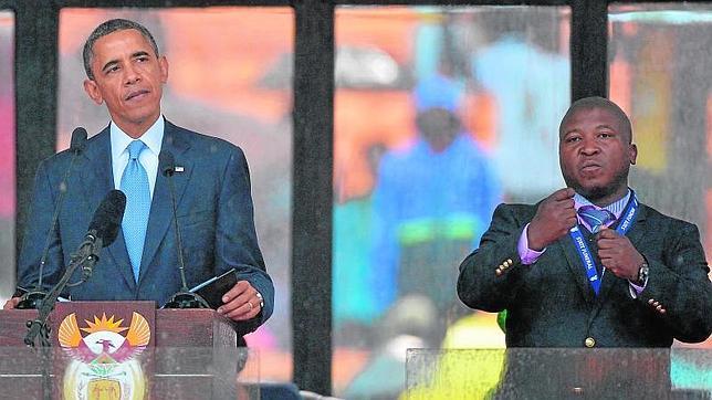 El falso intérprete del funeral de Mandela fue acusado de asesinato, violación, robo y asalto