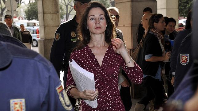 La Audiencia de Sevilla da un respiro provisional a Chaves y Griñán por los ERE