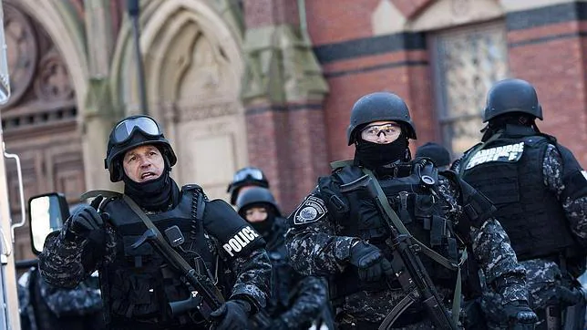 La policía de Harvard no encuentra explosivos pero sigue con la investigación