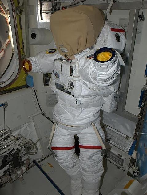 La NASA ordena caminatas espaciales urgentes para resolver el fallo en la ISS