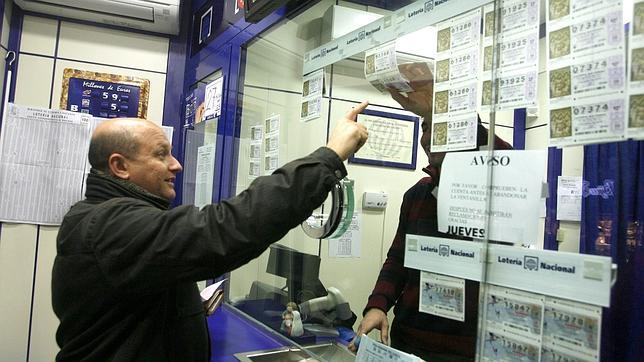 Los castellano-manchegos se gastarán esta Navidad 8,66 euros menos en lotería