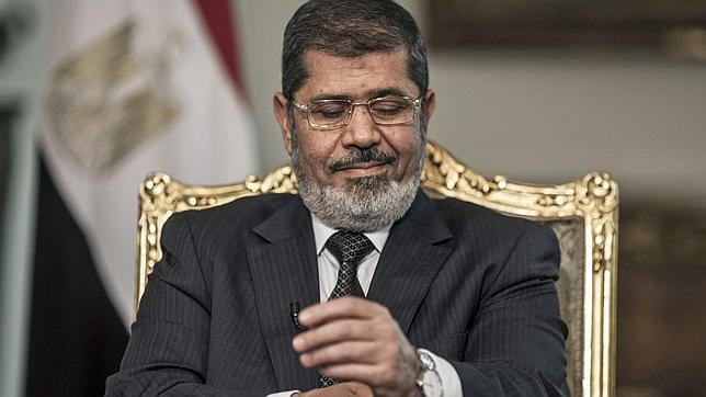 Mursi y otros dirigentes islamistas egipcios serán juzgados por espionaje