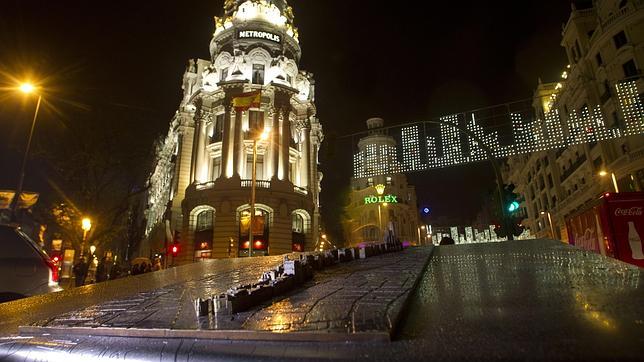 Regresa la maqueta de Gran Vía que fue arrollada por un coche