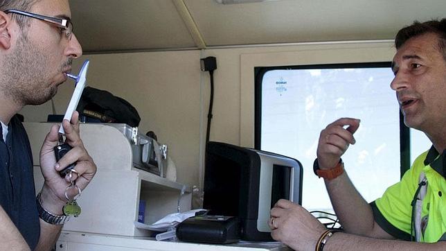 Casi 2.400 conductores dan positivo en drogas o alcohol en una semana