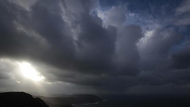 El litoral gallego, en alerta por los fuertes vientos procedentes de las Islas Británicas