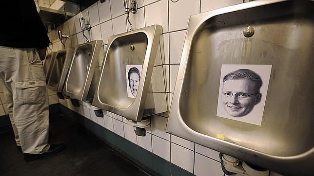 Evitar los salpicones en el retrete tiene su técnica