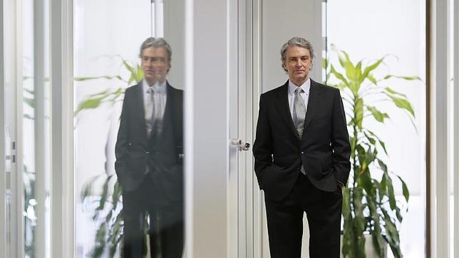 Las eléctricas tildan de «político y artificial» el precio de la luz fijado por Gobierno