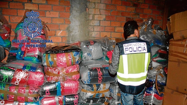 Un imán de Orense lideraba la principal red de venta de ropa falsificada en España