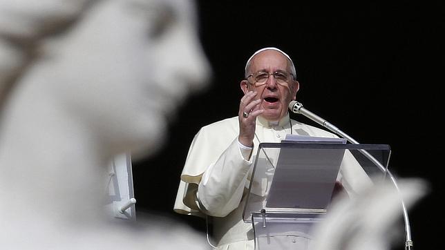 El Papa saluda a los participantes en las Misas de la Familia de Madrid y Barcelona