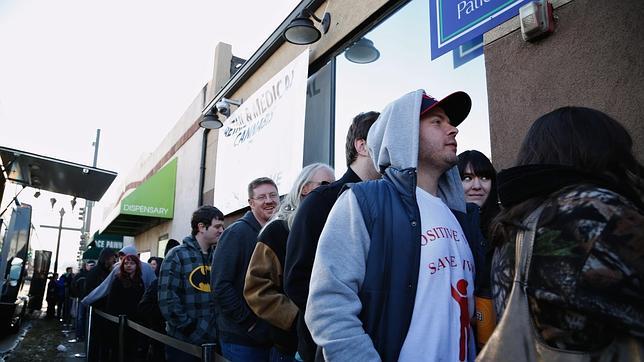 Largas colas en Colorado para comprar marihuana