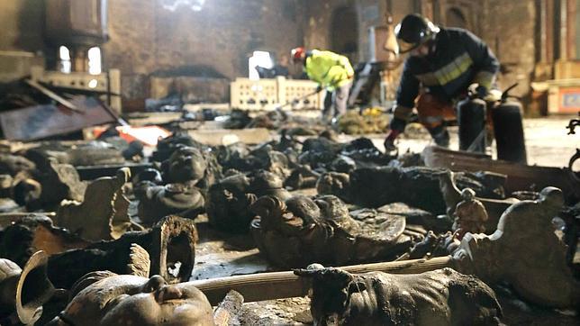 Comienzan los trabajos para retirar los escombros en el santuario quemado en Muzía