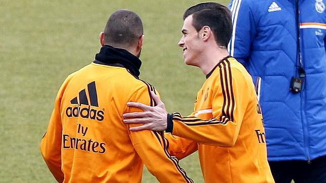 Bale se entrena con el equipo y puede reaparecer en Reyes