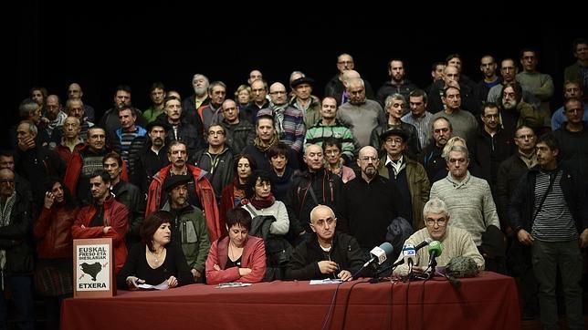 Los abertzales piden acabar con la «cruel» dispersión de presos de ETA pero no condenan los crímenes