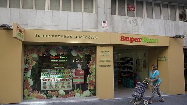 El exjefe de prensa de Zaplana expande a Valencia su red de supermercados