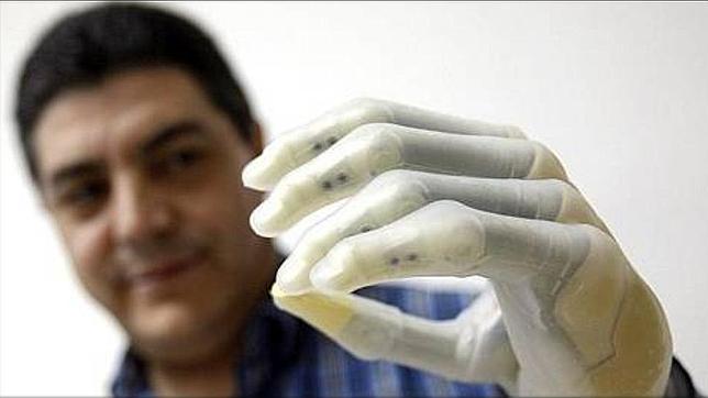 Las manos y piernas biónicas permiten a las personas amputadas correr, coger objetos, cocinar, conducir...
