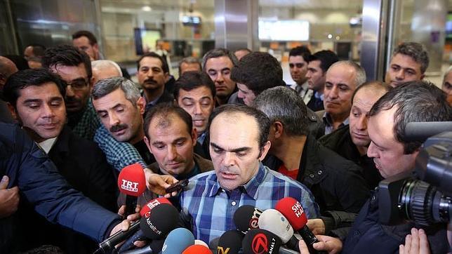 El fotoperiodista turco Bunyamin Aygun vuelve a casa tras 40 días secuestrado en Siria