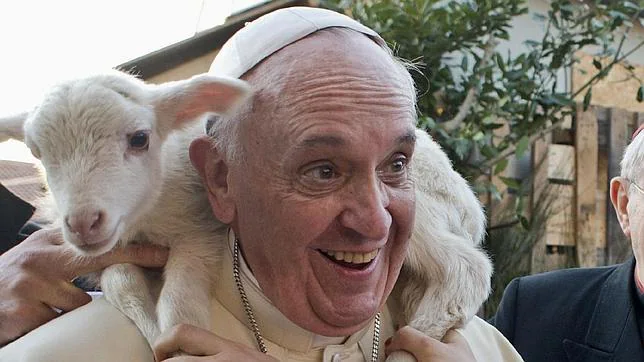 El Papa quiere que solo algunos sacerdotes puedan ser llamados «Monseñor»