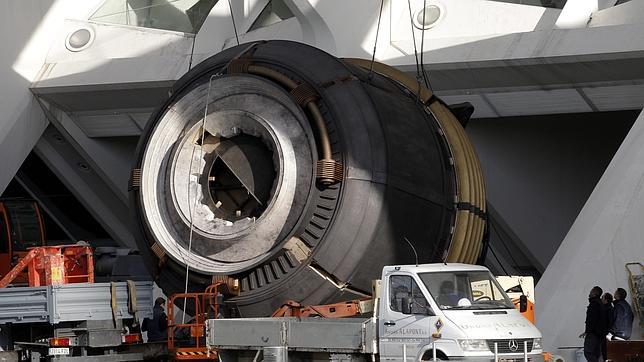 Una nave espacial ya espera en Valencia la llegada de George Clooney