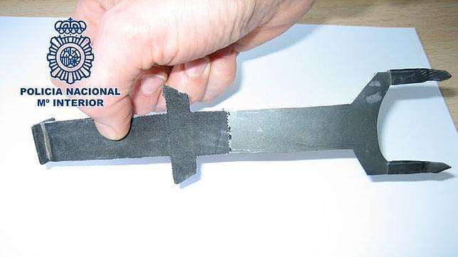 Así son los cepos que instalan los ladrones para robar en los cajeros automáticos