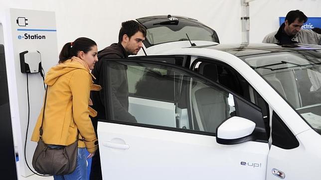 Las ventas de coches eléctricos suben un 85% en 2013, con apenas 800 unidades