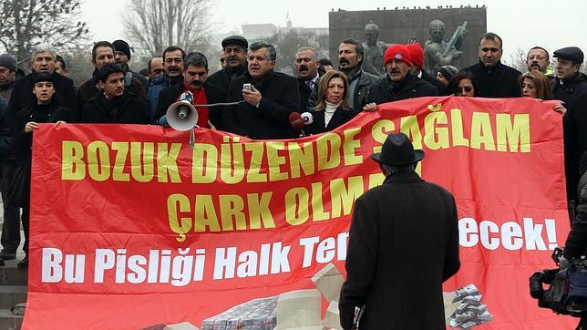 El Gobierno turco presenta una ley con más restricciones en internet