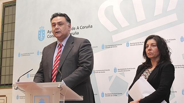 Julio Flores reitera su «tranquilidad» y asegura desconocer «absolutamente» el motivo de su imputación