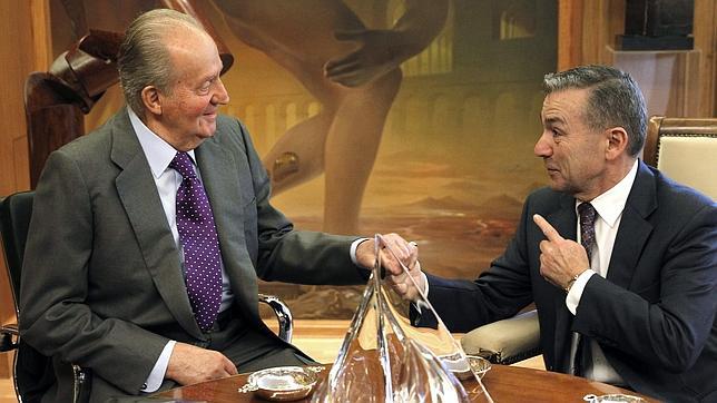 El presidente canario ve al Rey «con muy buen aspecto y con una gran claridad de ideas»