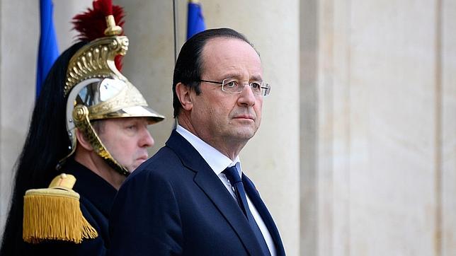 Los médicos prohíben a François Hollande visitar a Valérie Trierweiler