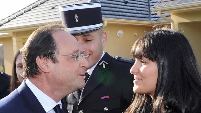 Valérie Trierweiler sale del hospital y se instala en un palacete de Versalles