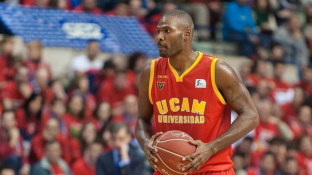 Mickeal debuta con buenos números, pero con debacle del UCAM Murcia