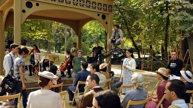Ocho secretos del rodaje de «El tiempo entre costuras»