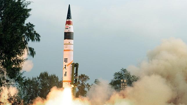 India prueba con éxito el misil Agni IV de largo alcance y capacidad nuclear