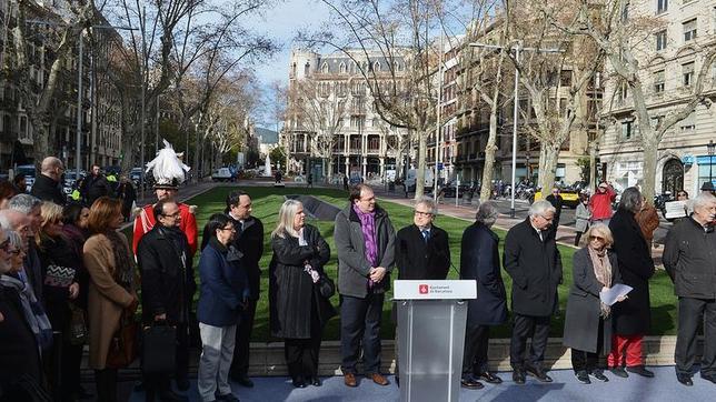 Barcelona estrena un monumento de homenaje al poeta Salvador Espriu