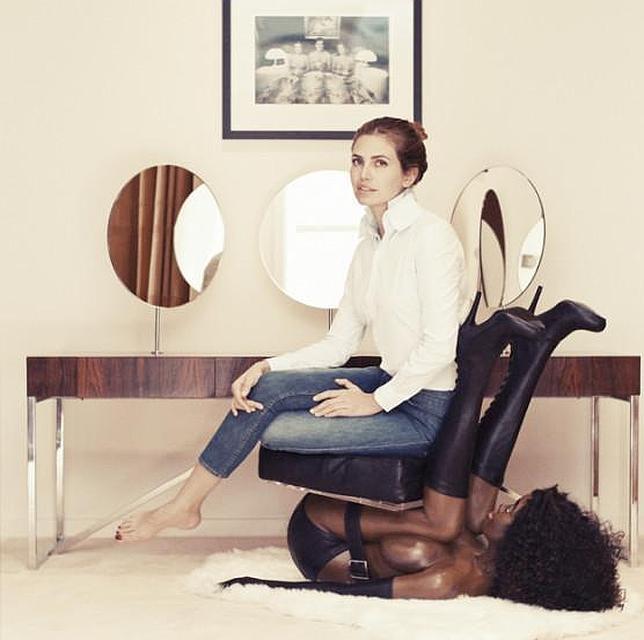 La novia de Roman Abramovich pide perdón tras su polémica foto