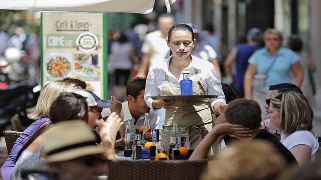 La Comunidad Valenciana encabeza el aumento del turismo en España en un año récord