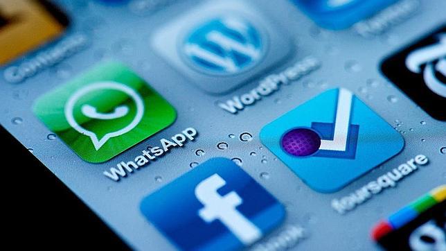 Facua denuncia a cuatro empresas por el fraude que utiliza el nombre de WhatsApp