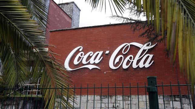 Empleados de Coca-Cola en Madrid estudian una huelga indefinida por los cierres