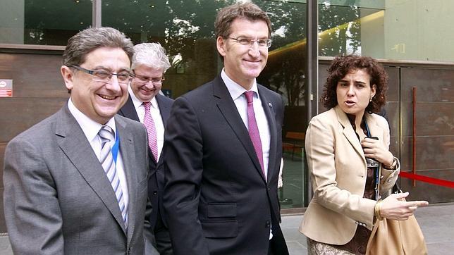 Feijóo advierte a Mas de que «la crisis no se resuelve a banderazos»