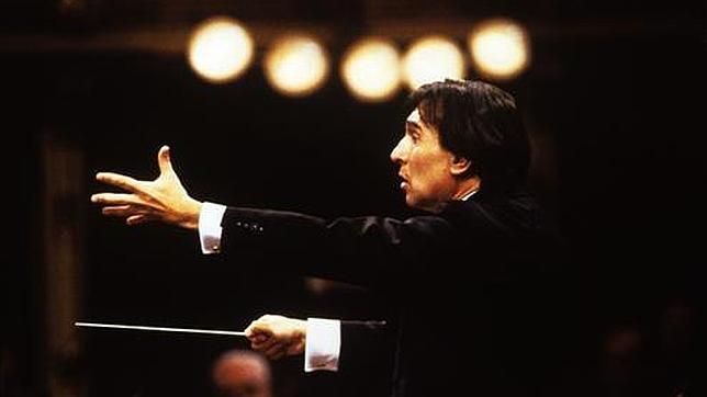 La Scala de Milán abre puertas y ventanas para homenajear a Claudio Abbado