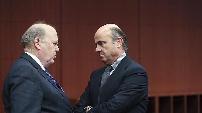 El Eurogrupo alaba las reformas en España, pero exige reducir el paro