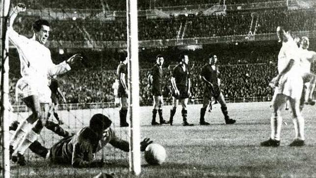 El Real Madrid golea el Barcelona en el Camp Nou (1-5)