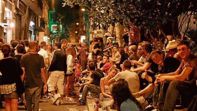 Más multas por beber en la calle